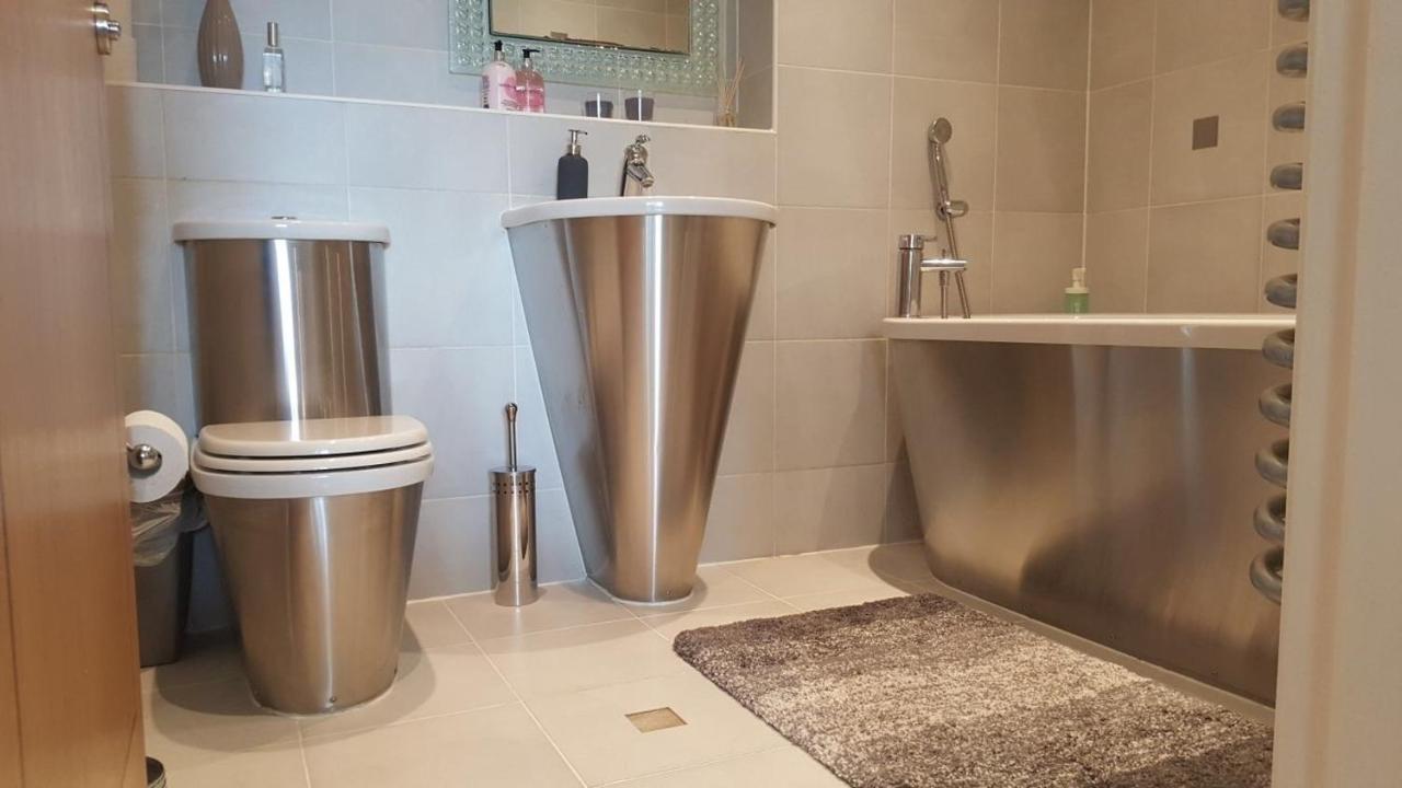 Sky Night Serviced Apartments Кардифф Экстерьер фото
