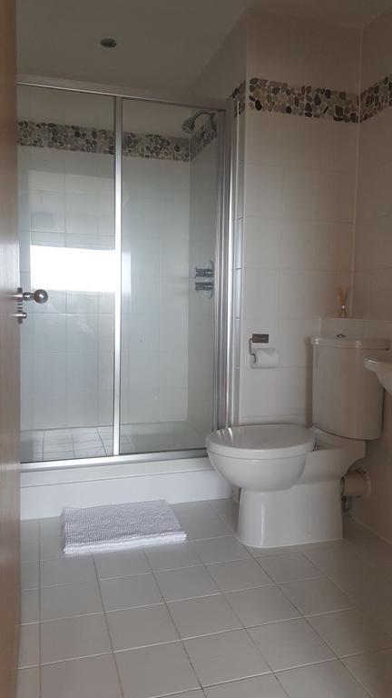 Sky Night Serviced Apartments Кардифф Экстерьер фото