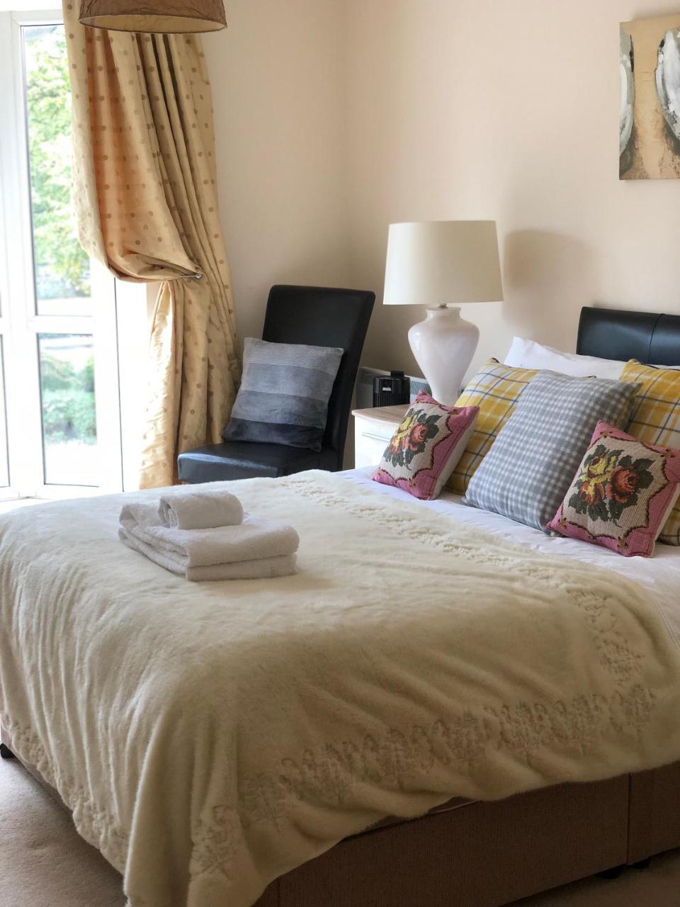 Sky Night Serviced Apartments Кардифф Экстерьер фото